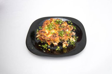 Yeni hazırlanmış yemek / yemek bir restoranda servis edilecek.