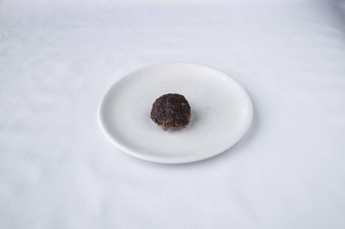 Yeni hazırlanmış yemek / yemek bir restoranda servis edilecek.