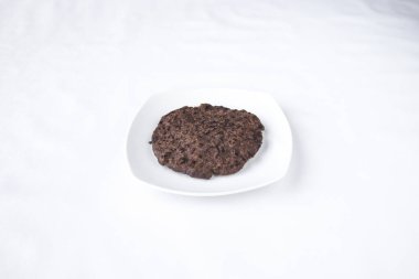 Yeni hazırlanmış yemek / yemek bir restoranda servis edilecek.