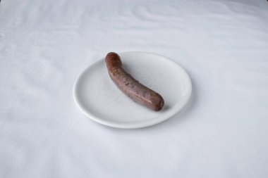 Yeni hazırlanmış yemek / yemek bir restoranda servis edilecek.