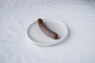 Yeni hazırlanmış yemek / yemek bir restoranda servis edilecek.