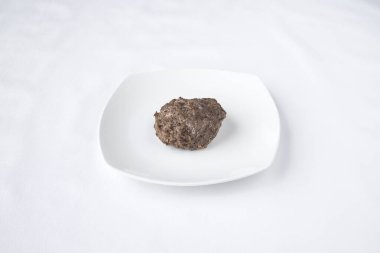 Yeni hazırlanmış yemek / yemek bir restoranda servis edilecek.