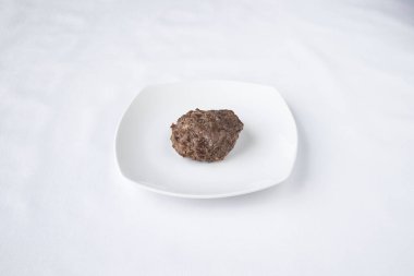 Yeni hazırlanmış yemek / yemek bir restoranda servis edilecek.