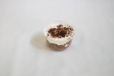 Yeni hazırlanmış yemek / yemek bir restoranda servis edilecek.