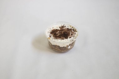 Yeni hazırlanmış yemek / yemek bir restoranda servis edilecek.