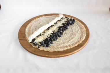 Yeni hazırlanmış yemek / yemek bir restoranda servis edilecek.