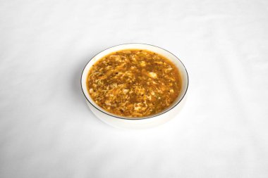 Yeni hazırlanmış yemek / yemek bir restoranda servis edilecek.