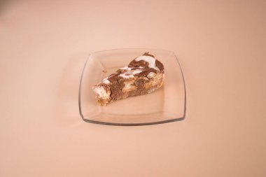 Yeni hazırlanmış yemek / yemek bir restoranda servis edilecek.