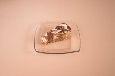 Yeni hazırlanmış yemek / yemek bir restoranda servis edilecek.