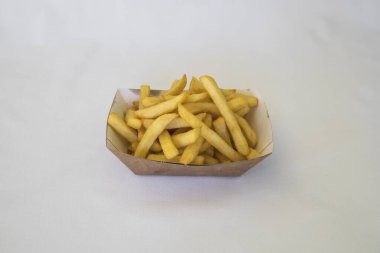 Yeni hazırlanmış yemek / yemek bir restoranda servis edilecek.