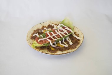 Yeni hazırlanmış yemek / yemek bir restoranda servis edilecek.