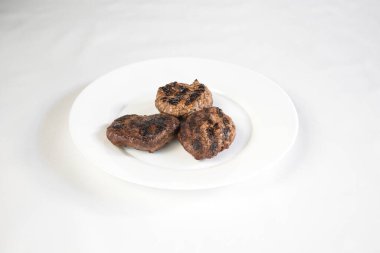 Yeni hazırlanmış yemek / yemek bir restoranda servis edilecek.