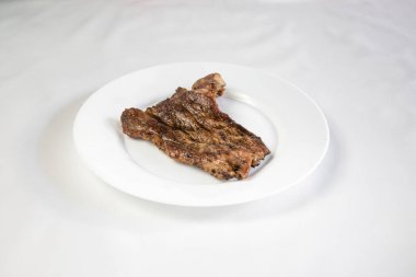 Yeni hazırlanmış yemek / yemek bir restoranda servis edilecek.