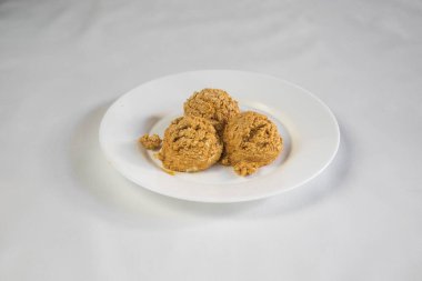 Yeni hazırlanmış yemek / yemek bir restoranda servis edilecek.