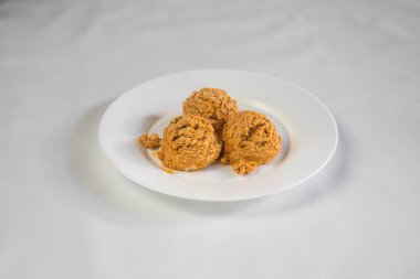 Yeni hazırlanmış yemek / yemek bir restoranda servis edilecek.