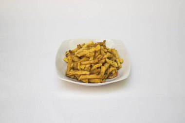 Yeni hazırlanmış yemek / yemek bir restoranda servis edilecek.