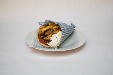 Yeni hazırlanmış yemek / yemek bir restoranda servis edilecek.