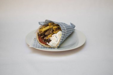 Yeni hazırlanmış yemek / yemek bir restoranda servis edilecek.