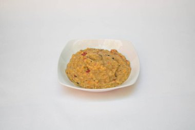 Yeni hazırlanmış yemek / yemek bir restoranda servis edilecek.