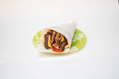 Yeni hazırlanmış yemek / yemek bir restoranda servis edilecek.