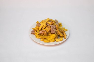 Yeni hazırlanmış yemek / yemek bir restoranda servis edilecek.