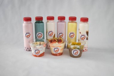 Yeni hazırlanmış yemek / yemek bir restoranda servis edilecek.