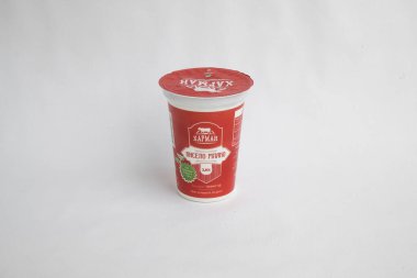 Yeni hazırlanmış yemek / yemek bir restoranda servis edilecek.