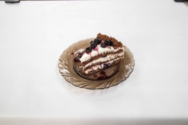 Yeni hazırlanmış yemek / yemek bir restoranda servis edilecek.