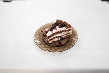 Yeni hazırlanmış yemek / yemek bir restoranda servis edilecek.