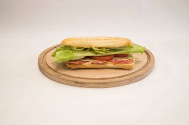 Yeni hazırlanmış yemek / yemek bir restoranda servis edilecek.