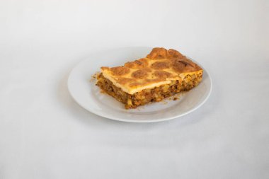 Yeni hazırlanmış yemek / yemek bir restoranda servis edilecek.