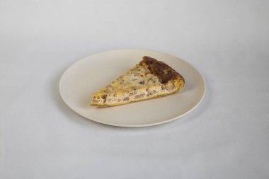 Yeni hazırlanmış yemek / yemek bir restoranda servis edilecek.