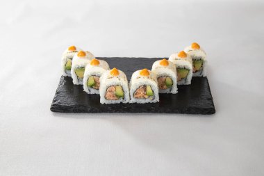 Yeni hazırlanmış yemek / yemek bir restoranda servis edilecek.