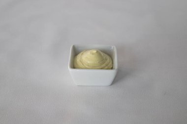 Yeni hazırlanmış yemek / yemek bir restoranda servis edilecek.