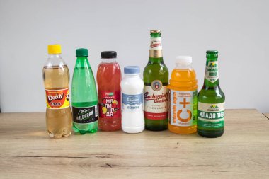 Yeni hazırlanmış yemek / yemek bir restoranda servis edilecek.