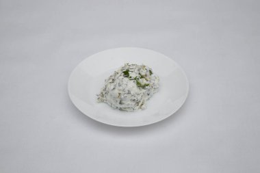 Yeni hazırlanmış yemek / yemek bir restoranda servis edilecek.