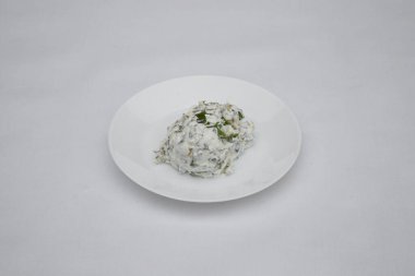 Yeni hazırlanmış yemek / yemek bir restoranda servis edilecek.