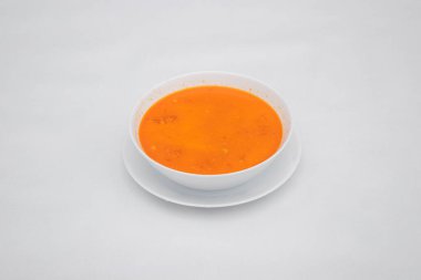 Yeni hazırlanmış yemek / yemek bir restoranda servis edilecek.