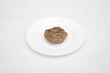 Yeni hazırlanmış yemek / yemek bir restoranda servis edilecek.