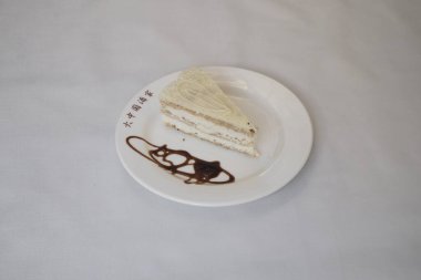 Yeni hazırlanmış yemek / yemek bir restoranda servis edilecek.