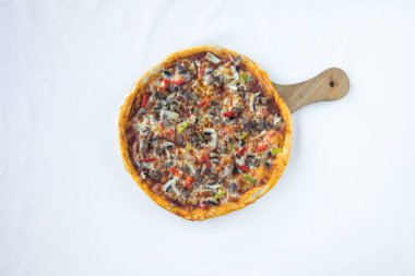 Yeni hazırlanmış yemek / yemek bir restoranda servis edilecek.