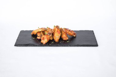 Yeni hazırlanmış yemek / yemek bir restoranda servis edilecek.