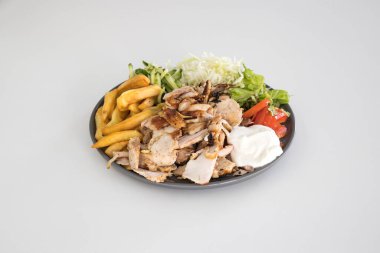 Yeni hazırlanmış yemek / yemek bir restoranda servis edilecek.