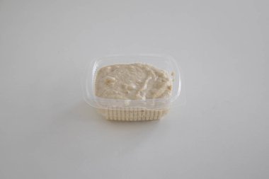 Yeni hazırlanmış yemek / yemek bir restoranda servis edilecek.