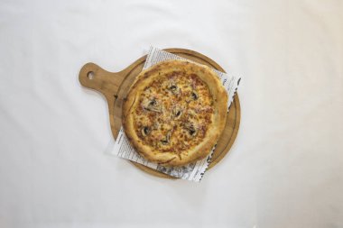 Yeni hazırlanmış yemek / yemek bir restoranda servis edilecek.