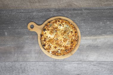 Yeni hazırlanmış yemek / yemek bir restoranda servis edilecek.