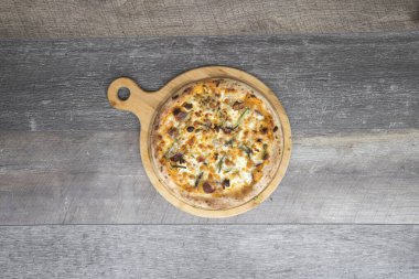 Yeni hazırlanmış yemek / yemek bir restoranda servis edilecek.