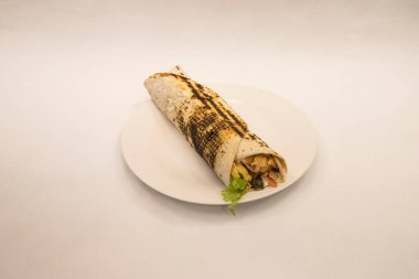 Yeni hazırlanmış yemek / yemek bir restoranda servis edilecek.