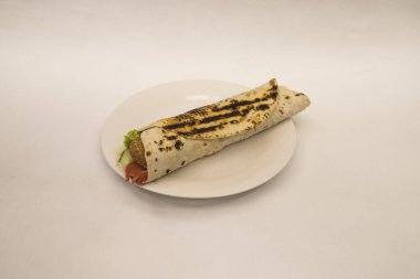 Yeni hazırlanmış yemek / yemek bir restoranda servis edilecek.