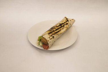 Yeni hazırlanmış yemek / yemek bir restoranda servis edilecek.